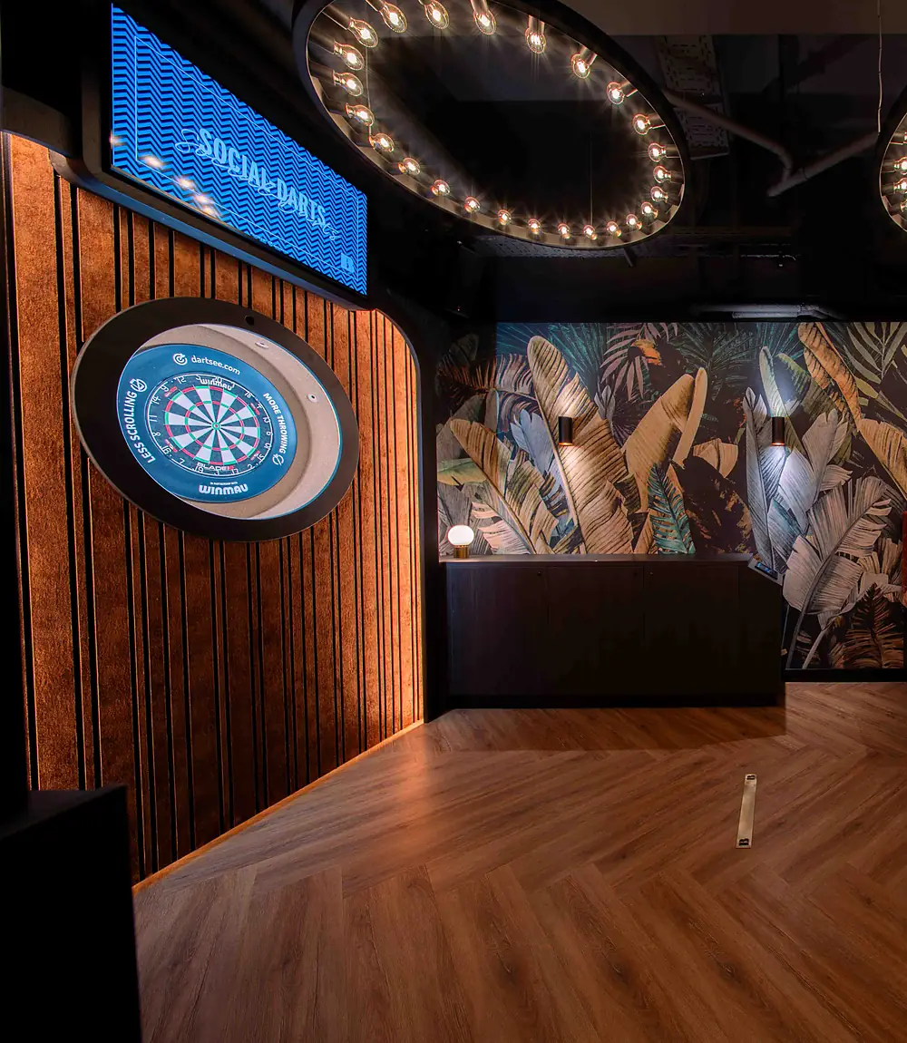Social-Darts-Lounge mit Dartscheibe
